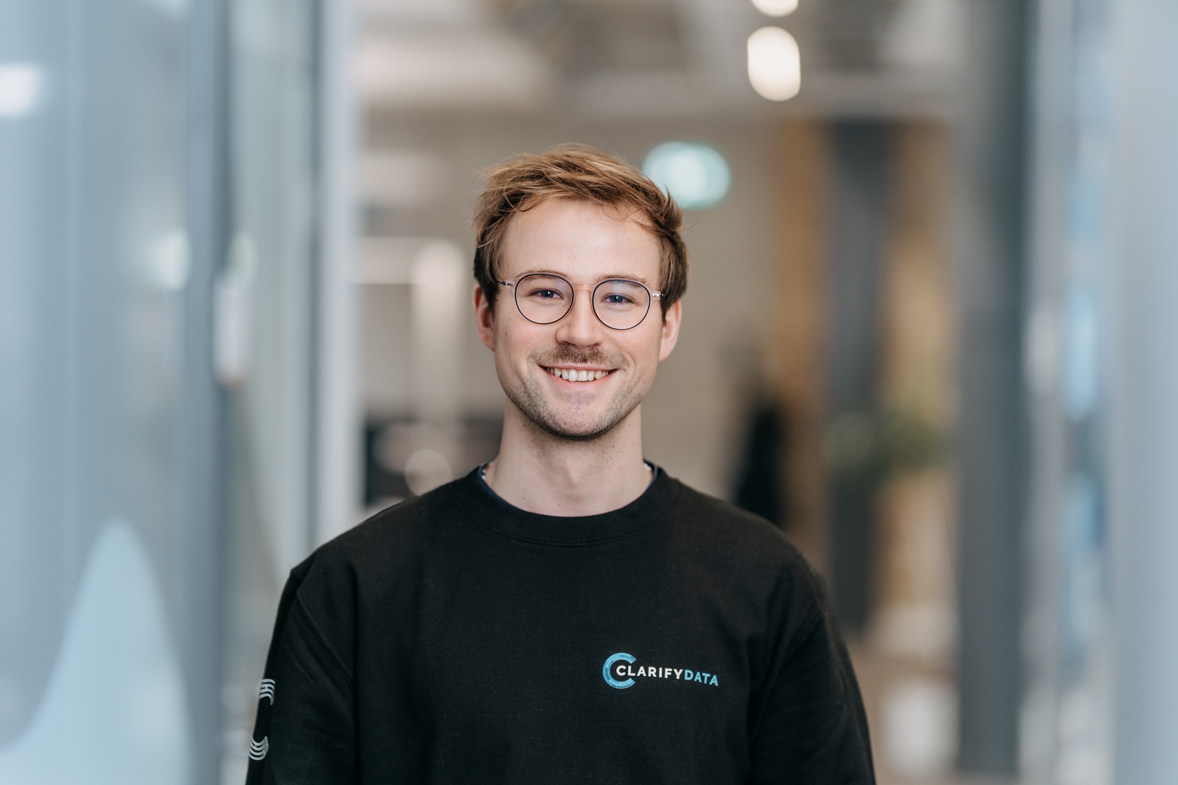 Portrait Foto eines Mitarbeitenden von clarifydata