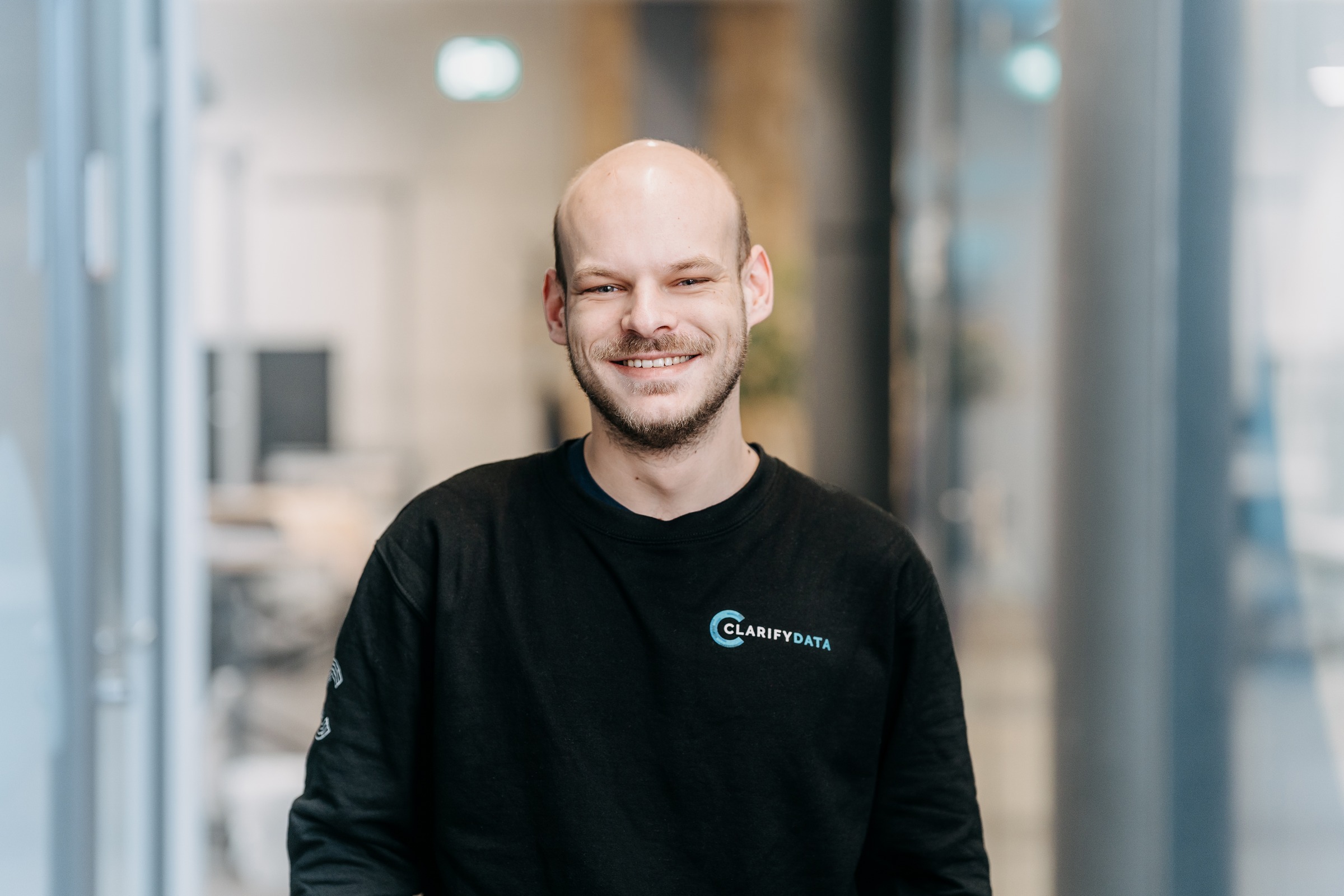 Portraitfoto von Mann der lächelt